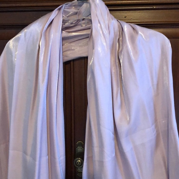 Light mauve shimmery wrap - Picture 2 of 3